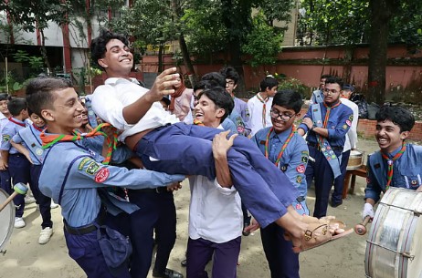 এসএসসিতে পাসের হার ৬২.২৫%, ১৯ বছরের সর্বনিম্ন
